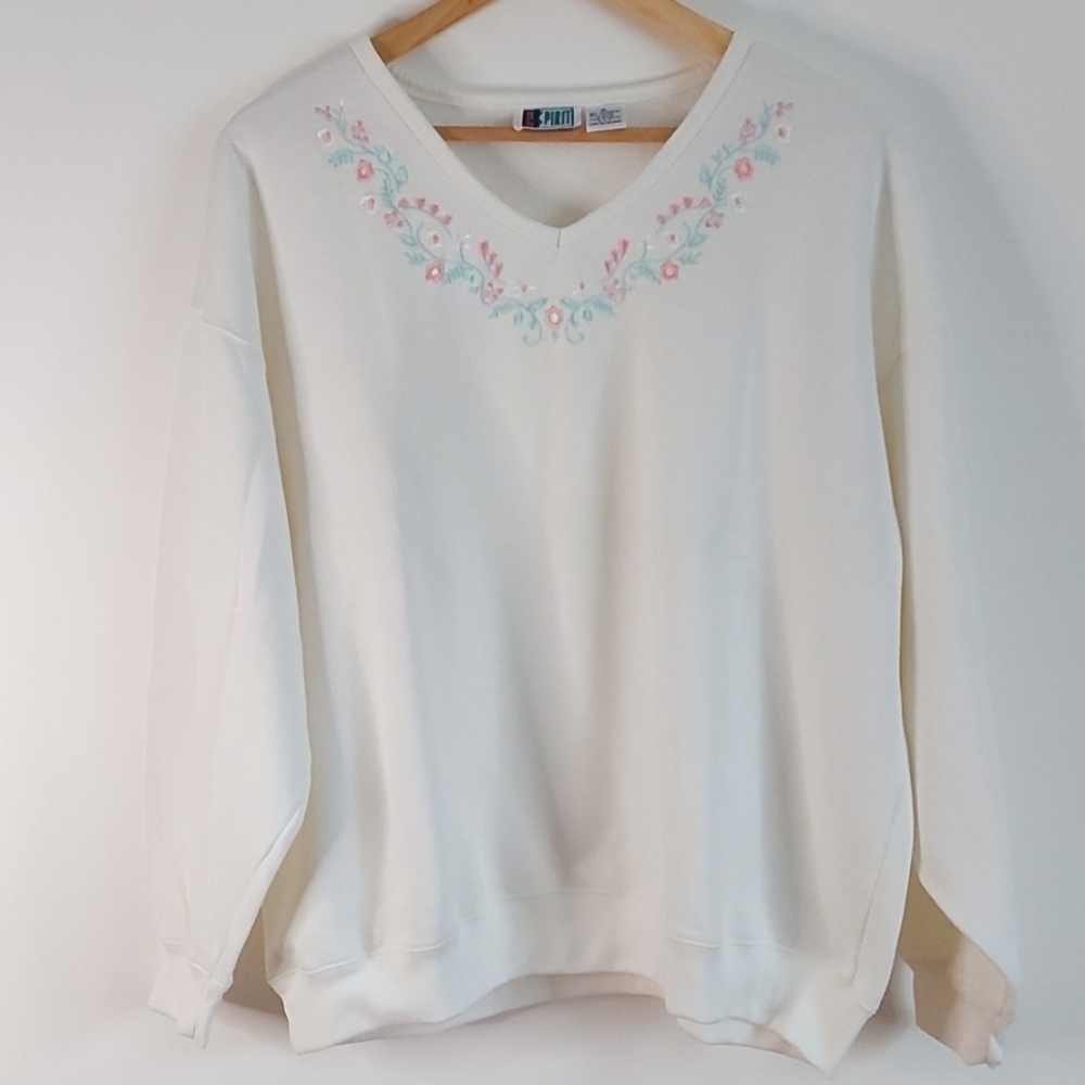 Vintage Bolo Spirit Floral Embroidered Sweatshirt Size XL.